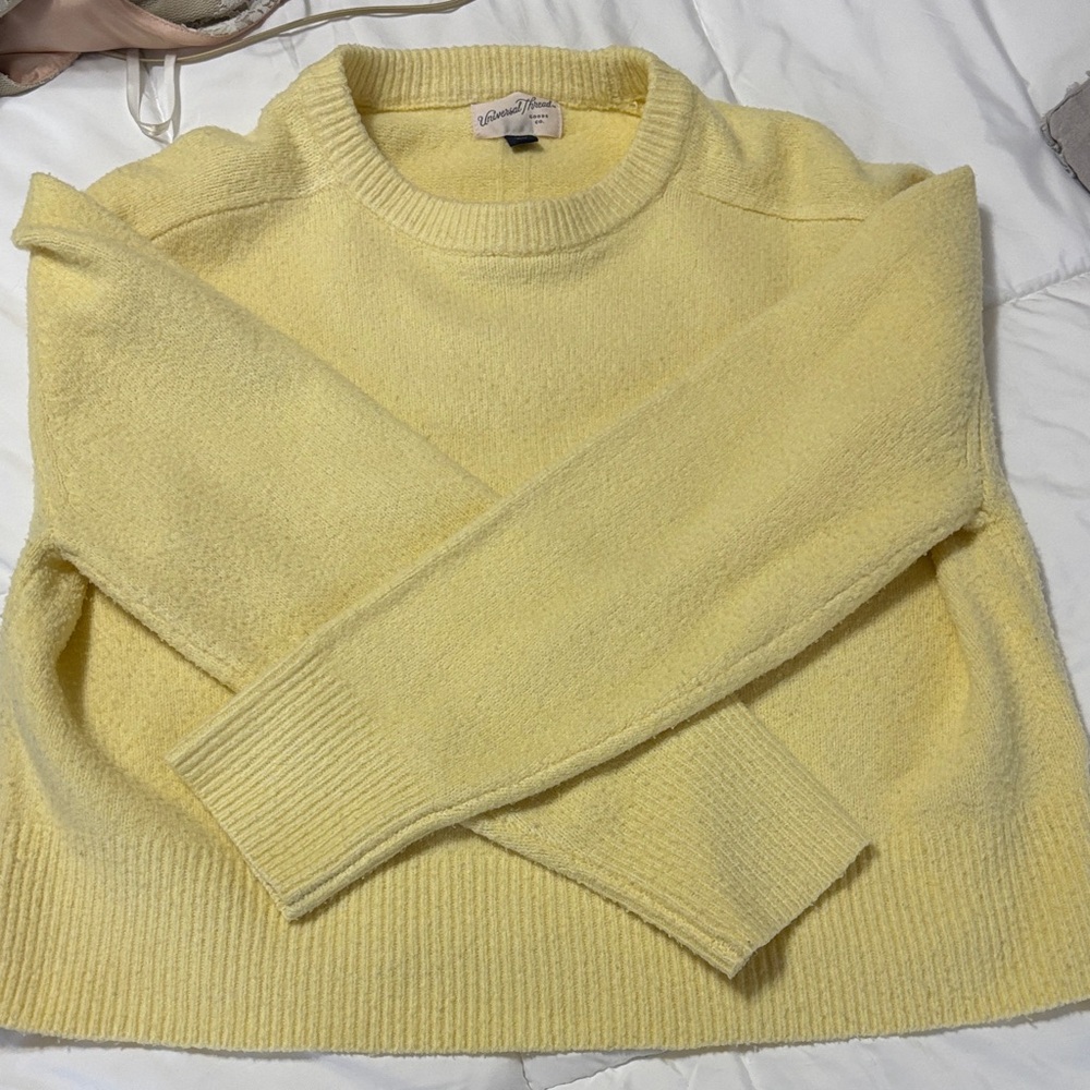Universal Thread Women's Light Yellow cropped Crew Neck Sweater